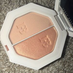 Fenty Beauty Highlighter Duo - Soft Peach and Shimmering Gold